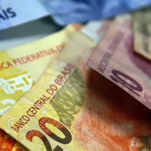 Juros para famílias sobem em agosto e inadimplência chega a 6%