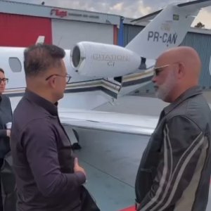 Helicóptero desaparece com cantor Rick: buscas continuam nesta madrugada