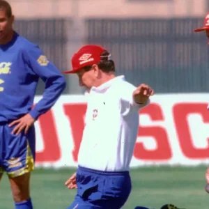 São Cristóvão provoca Cruzeiro em post sobre Ronaldo: “Não formaram ele”