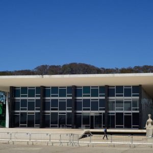 Fachin cobra manifestação da PGR sobre casos do INSS e Master