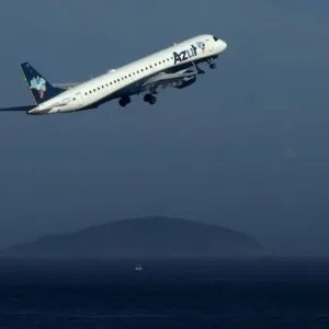 Instabilidade em GPS de aviões da Embraer afeta operações da Azul