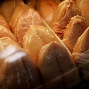 Frango com pele amarela ou pele branca: qual a diferença e qual você recomenda comprar?