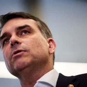 Equipe de Flávio vê liderança no 1º turno como trunfo para apoio do centrão