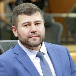 Deputado estadual de Goiás morre em acidente de carro em meio à campanha