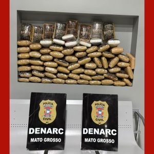 Mulher é presa com mais de 70 tabletes de skunk em casa em MT
