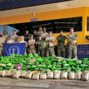 PRF prende casal em MT com quase meia tonelada de drogas em caminhão