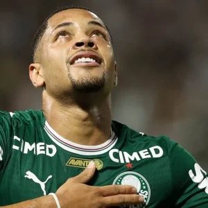 Abel faz reflexão e manda recado a Vitor Roque no Palmeiras: “Sorria mais”