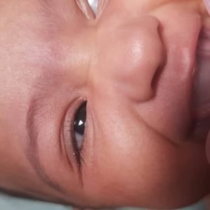 Após filha morrer por complicações do VSR, mãe engravida novamente e recebe no SUS vacina que não pôde pagar na primeira gestação
