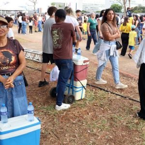 Ambulantes “desfilam” no 7 de Setembro em busca de sustento