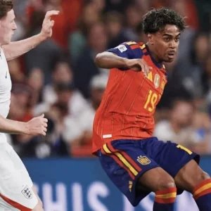 Em jogo de duas viradas, Espanha vence Inglaterra pela Nations League
