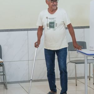 Idosos superam dificuldades e ressaltam importância do voto