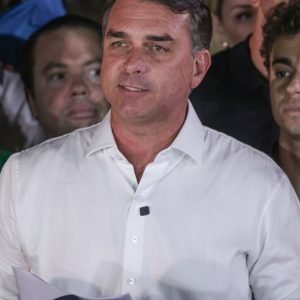 Polícia Federal cancela passaportes de Flávio Bolsonaro