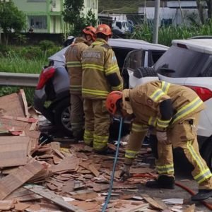 Acidente em Barra do Piraí deixa cinco pessoas mortas e nove feridos