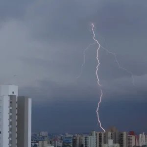 São Paulo terá mais chuvas fortes no fim da tarde desta quinta (15)