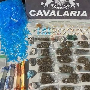 Cavalaria prende ex-casal e apreende dezenas de porções de drogas em Nova Mutum/MT