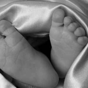 Bebê de um ano de idade morre engasgada com pão em MT | HiperNotícias
