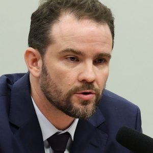 Governo buscará cumprir meta fiscal com diálogo, diz Durigan