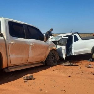 Acidente frontal deixa homem de 32 anos gravemente ferido