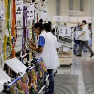 Faturamento da indústria cai 3,5% em agosto, informa CNI