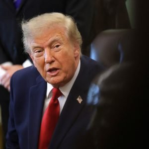 Trump diz não acreditar que morte de pesquisadora da peste na Rússia possa estar ligada a arma biológica