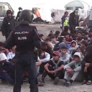 Ceuta: Espanha tira último acampamento de imigrantes antes de visita do rei