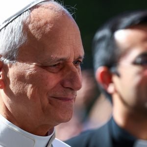 Quem são os médicos responsáveis pelo tratamento do papa Leão XIV