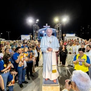 Escultura de São João Paulo II marca 35 anos da visita do Papa a Cuiabá
