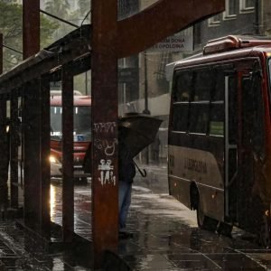 Tempo fica chuvoso em grande parte do país nesta segunda-feira