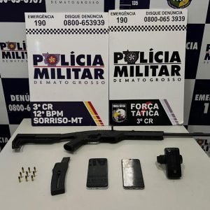 Polícia Militar prende dupla e recupera veículos e arma roubados de residência
