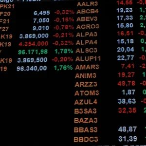 Ibovespa futuro desaba 14% após vitória de Lula; juros futuros saltam