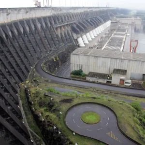 Distribuidoras podem receber até 32,3% menos energia de Itaipu em 2027