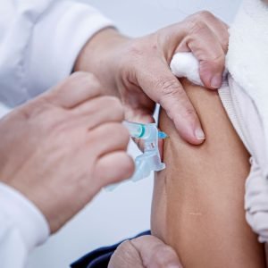 Vacina brasileira contra a malária recebe autorização da Anvisa para iniciar testes em humanos