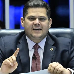 Alcolumbre anuncia sessões para discutir e votar fim da escala 6×1