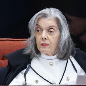 Temos vivido como se fôssemos para servir outras nações, diz Cármen Lúcia