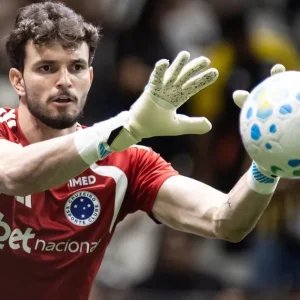 Clubes da Premier League observam goleiro Otávio em Atlético-MG x Cruzeiro