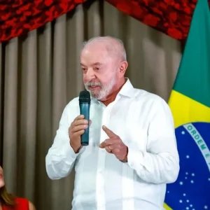 Estou confiante que Alcolumbre colocará 6×1 em votação, diz Lula