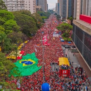 Campanha de Lula aciona TSE após post falso sobre comício na Paulista