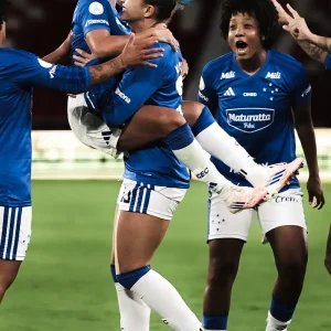 Libertadores Feminina: Cruzeiro resiste à altitude e vence na estreia