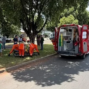 Motociclista sofre acidente ao tentar evitar batida com carro em avenida de Nova Mutum; veja vídeo