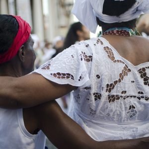 Ataques a símbolos religiosos reacendem debate sobre intolerância