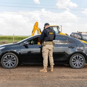Ultrapassagens arriscadas na BR-163 levam PRF a abordar 35 motoristas em MT