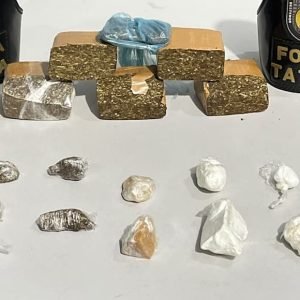 Preso jovem flagrado ao tentar se livrar de drogas em Nova Mutum