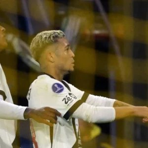 Vasco entra para seleto grupo de brasileiros que venceram Boca na Bombonera