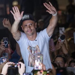 Após fala de Lula, Cleitinho reafirma apoio a Flávio Bolsonaro