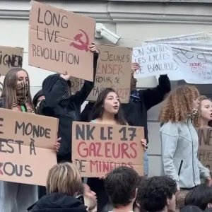 Estudantes voltam às ruas na França em dia nacional de protestos