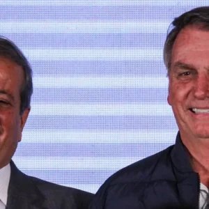 Após fuga e carta de Flávio, Valdemar deve se reunir hoje com Bolsonaro