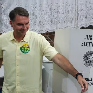 Flávio Bolsonaro supera Lula em 83 dos 100 municípios mais ricos do agronegócio; veja lista