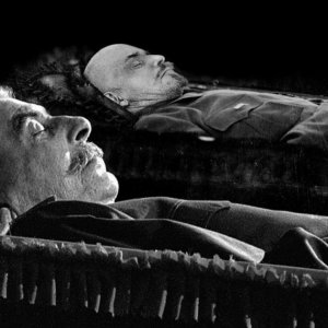 Em plena noite de Halloween, soviéticos tiraram o corpo de Stalin do mausoléu de Moscou após história sobre o ‘fantasma’ de Lênin