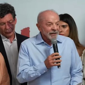 Corte no Orçamento significa meter a mão no bolso do trabalhador, diz Lula