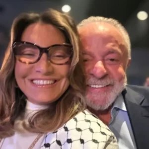 TSE manda remover vídeos de Lula e Janja com ataques a Flávio Bolsonaro